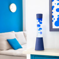 De Fisura Grote Blauwe Lavalamp op de kast. 
